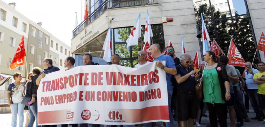 La negociación del transporte sigue en el aire en A Coruña y Pontevedra