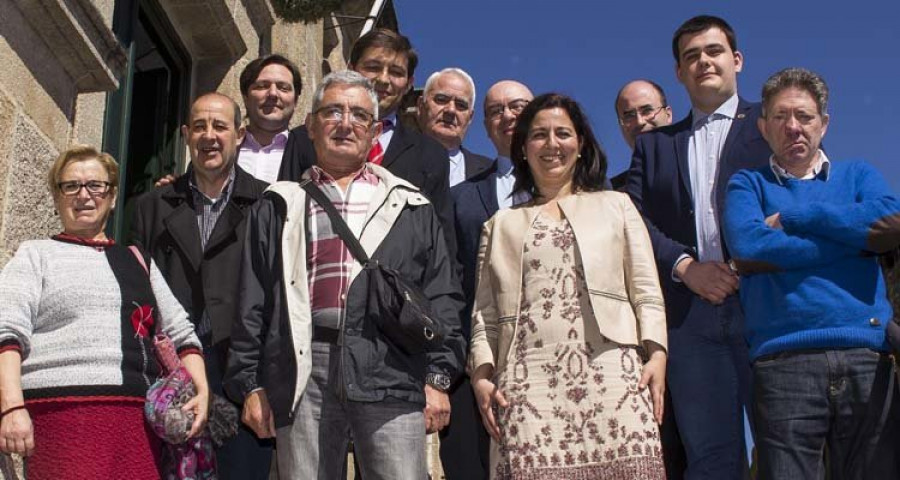 Jorge Vázquez diseña el manto de tres metros que cubrirá 
al Ecce Homo en Jueves Santo