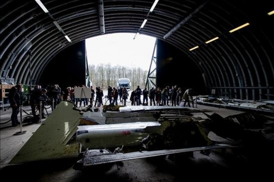 Encuentran numerosos restos humanos en el lugar donde se estrelló el vuelo MH17