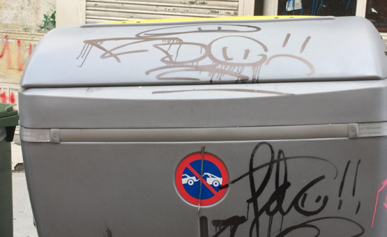 La Policía Local de Cambre impone multas de 1.500 euros a dos jóvenes por varias pintadas
