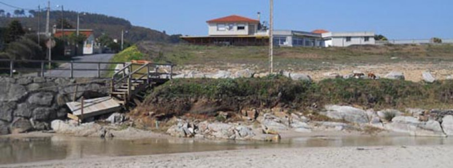 Unos carteles advertirán de la mala calidad del agua de la ría de Barrañán