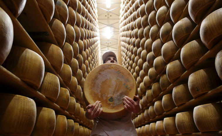 Muere un empresario italiano al ser aplastado por 25.000 quesos