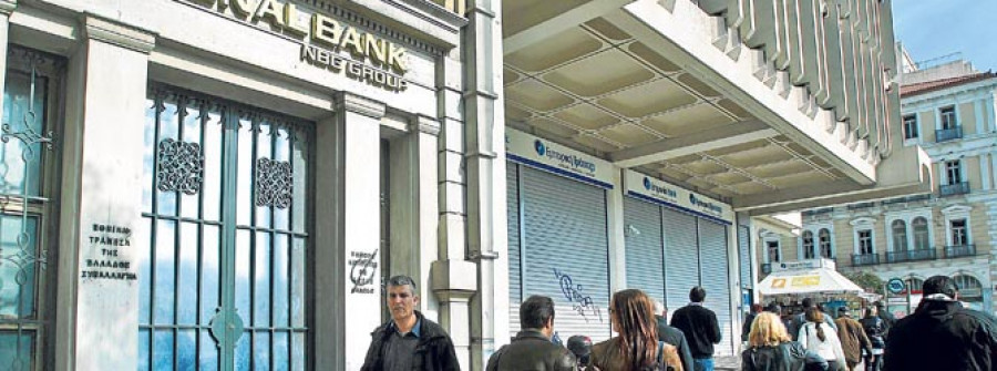 Grecia afronta la mayor quita de deuda con un gran acogida de los inversores