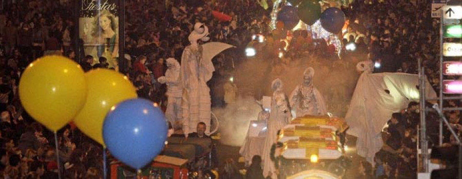 Las cabalgatas de Reyes de A Coruña y Vigo tendrán 13 carrozas cada una