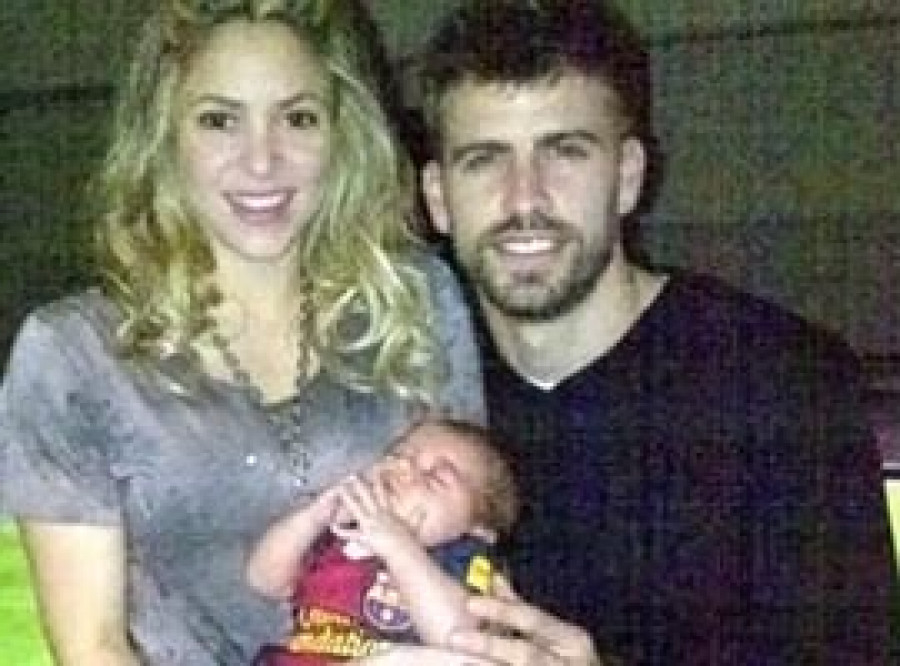 Piqué cuelga la primera “foto de familia” en Twitter, con su hijo vestido del Barça