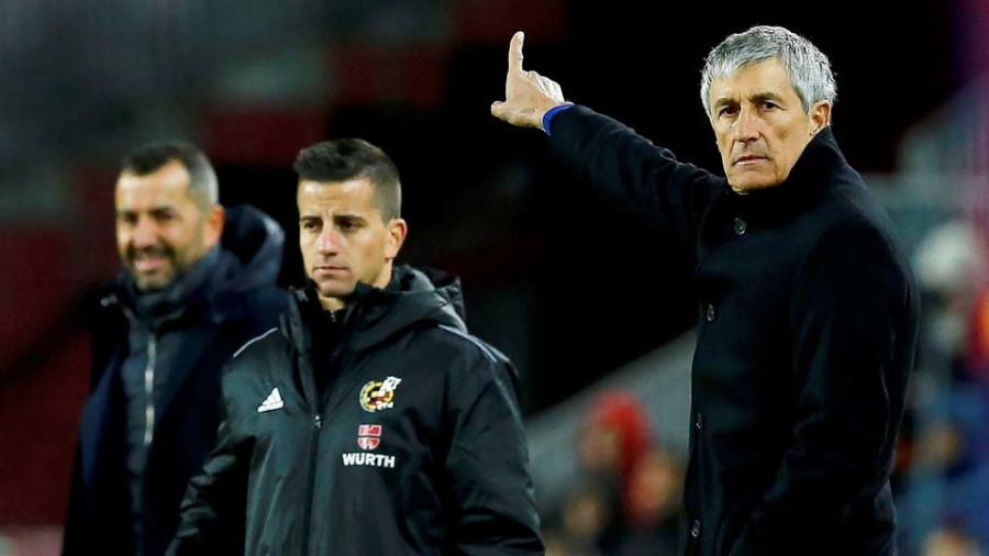 Quique Setién superó con nota su debut en el Camp Nou