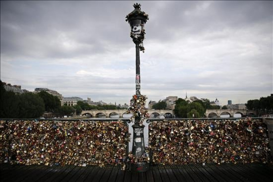 París dice adiós a los candados del amor