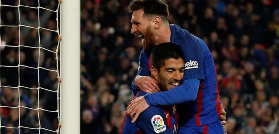 El Barça se
lleva el derbi catalán con un recital de Messi