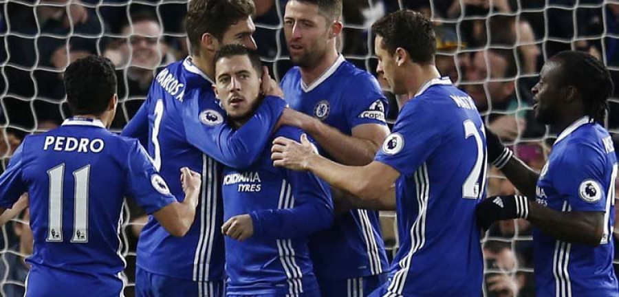 Pedro hace de Diego Costa para mantener la racha del Chelsea