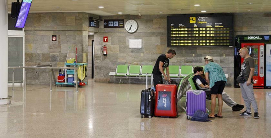 El número de pasajeros del aeropuerto de Alvedro creció en un 6,1% durante el mes de julio