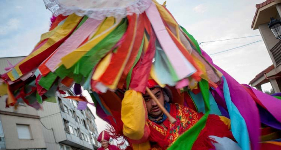 Los carnavales ancestrales de  la Península desfilan en Ourense