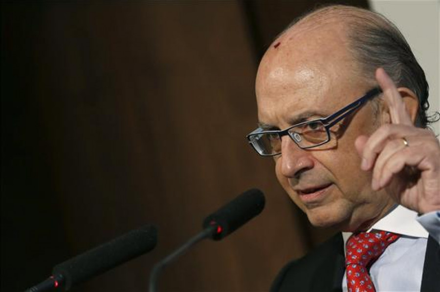 Montoro asegura que España dirá "definitivamente adiós" a la crisis en 2014