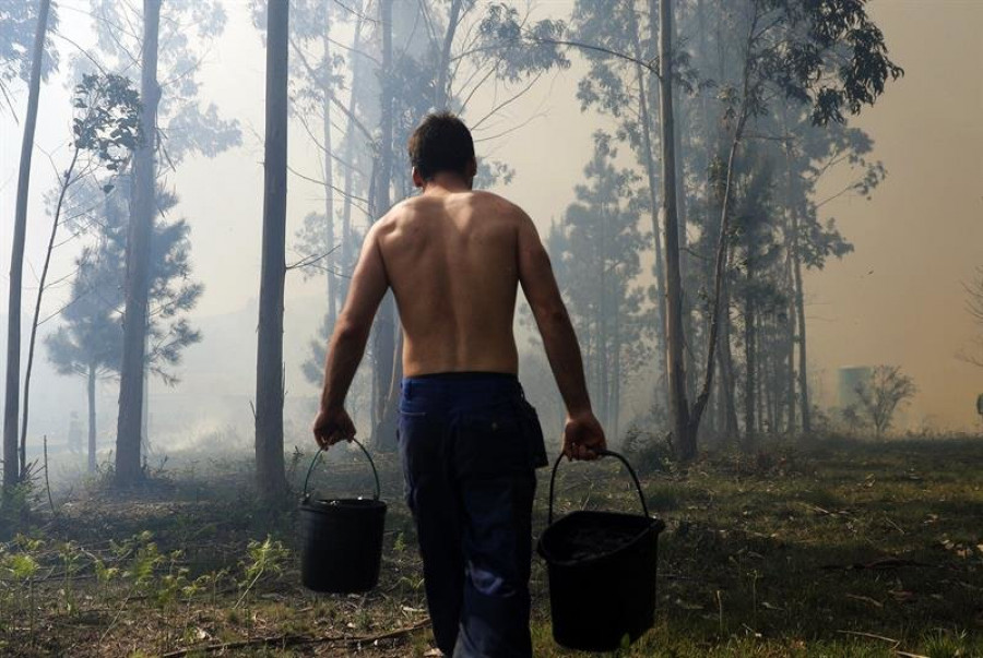 Extinguido el incendio de Rianxo tras quemar 1.162 hectáreas