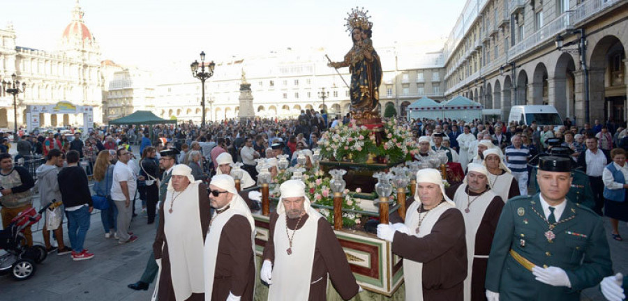 La pasión por el Rosario se impone en María Pita