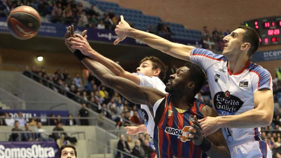 El Obradoiro continúa como ‘farolillo rojo’