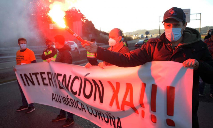 Los empleados de Alu Ibérica cumplen diez semanas de protestas “sen ningún cambio”