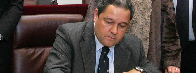 A firmar y luego a pagar