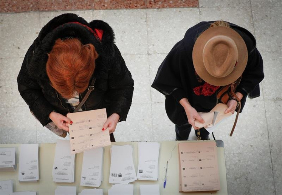 La participación a las 18:00 horas cae cuatro puntos respecto al 28A