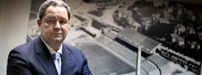 Tino firma con Hacienda
