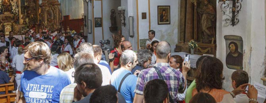 Colas de espera para fotografiarse con la restauración fallida del eccehomo