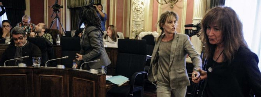 El PP de Ourense abandona el pleno al ser acusado de enchufismo por DO