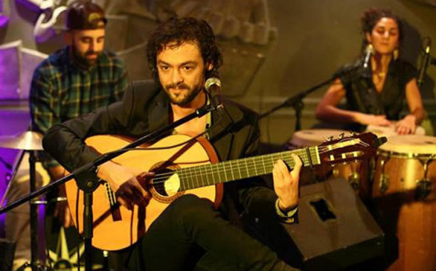 Diego Guerrero interpreta "Vengo Caminando", nominado a los Latin Grammys, en Garufa Club