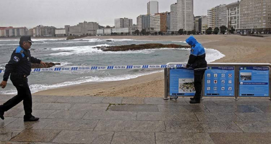 El temporal obliga a cerrar playas y parques hasta pasado el mediodía