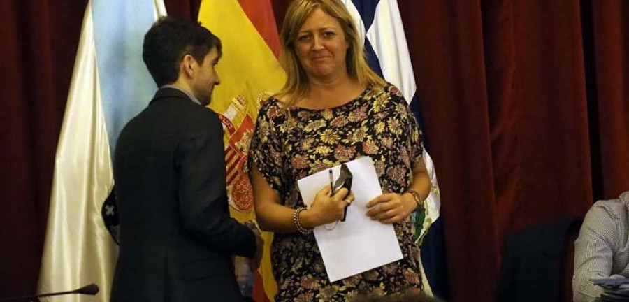 Suárez afronta un gobierno de ocho ediles y descarta una moción de censura