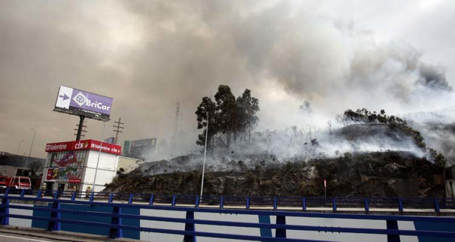 Un incendio forestal cortó la Tercera Ronda y cubrió de humo la ciudad