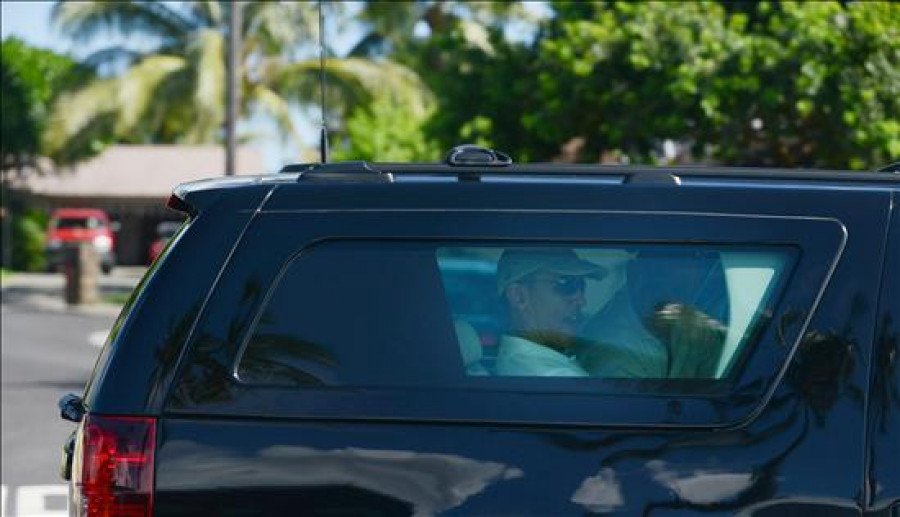 Obama inicia sus vacaciones en Hawai en busca de "sueño y sol"