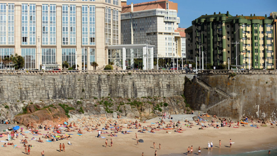 Los turistas retrasan las reservas de verano en los hoteles de la ciudad y la ocupación aún se limita al 40%