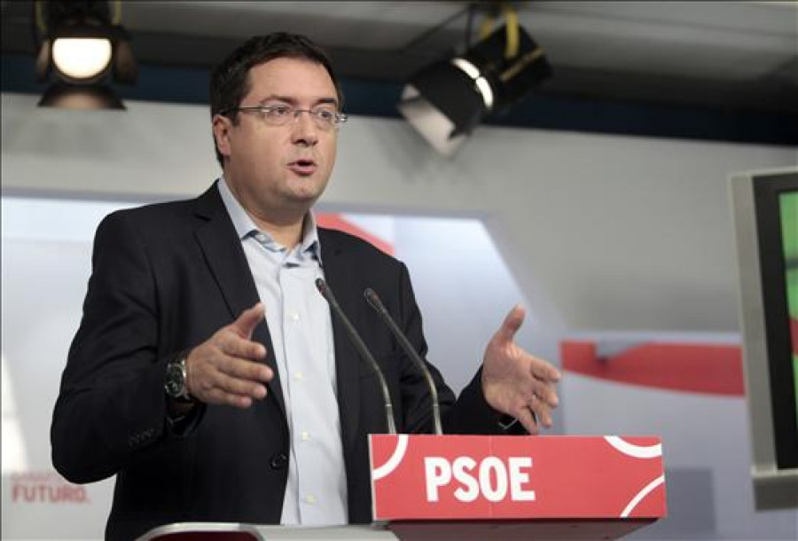 Óscar López dice que el Gobierno de Rajoy es el de la "mentira absoluta y el recorte global"