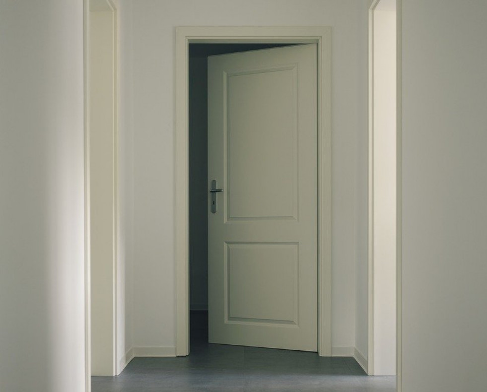 Cómo añadir la máxima seguridad posible a la puerta de entrada de tu vivienda