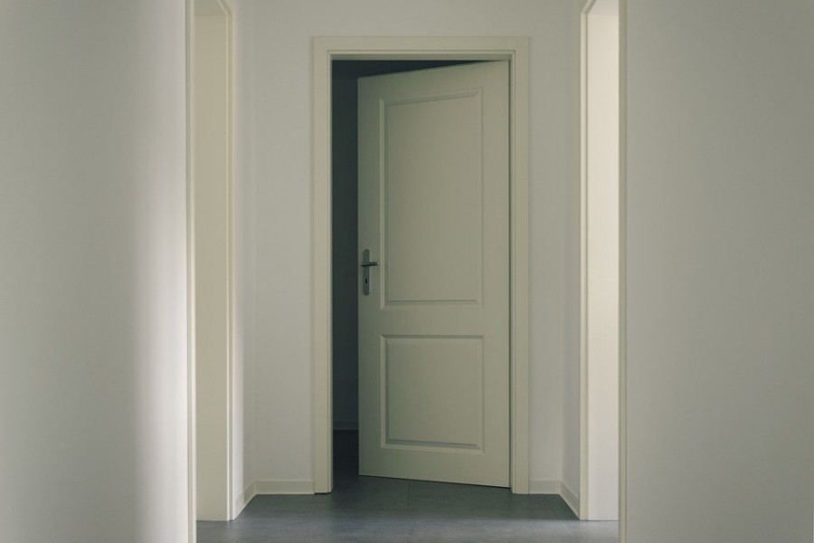 Cómo añadir la máxima seguridad posible a la puerta de entrada de tu vivienda