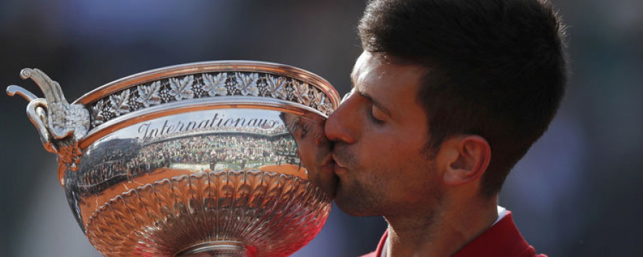 Djokovic completa  su Grand Slam en París