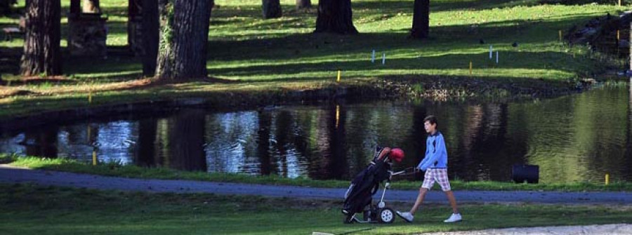 Urbanismo peleará  con A Coruña por conservar los dos campos de golf