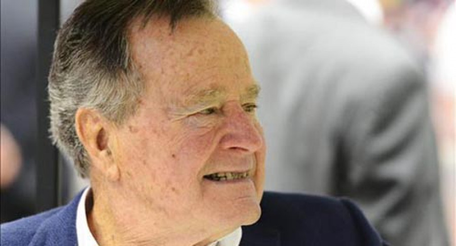 La salud de George Bush padre "empeora" por una "persistente" fiebre