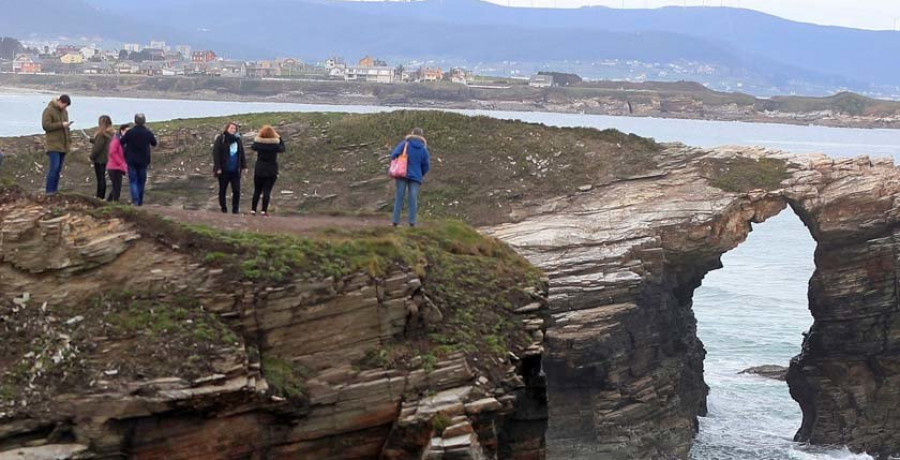 La familia de la joven que murió al caerle una piedra en 
As Catedrais recurre el archivo de la causa