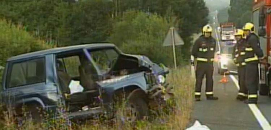Muere un conductor tras colisionar su turismo y un camión en Curtis