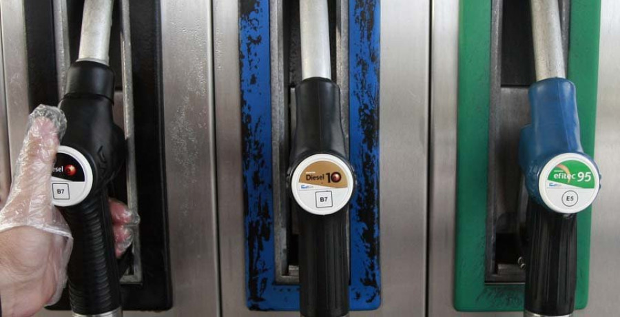 Las gasolineras estrenan el nuevo etiquetado adicional de los carburantes