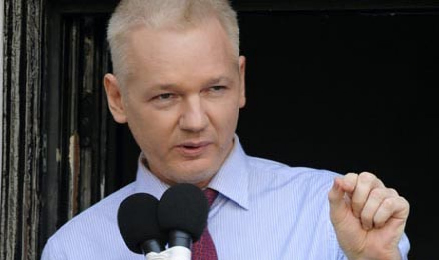 Assange acusa a Suecia de haber tirado “la neutralidad a la basura”