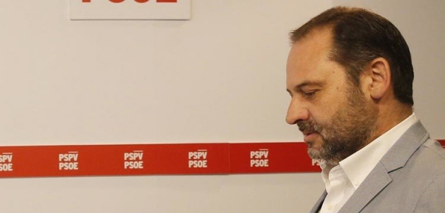 Ábalos no descarta que el PSOE presente una moción de censura si cuenta con “suficientes apoyos”
