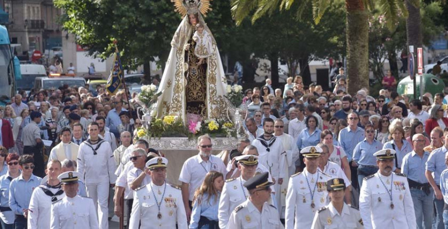 La Armada y los pescadores se unen para honrar a la Virgen del Carmen