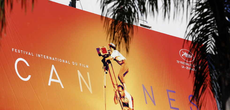 Todo listo para extender la alfombra roja en los 24 escalones del Olimpo de Cannes