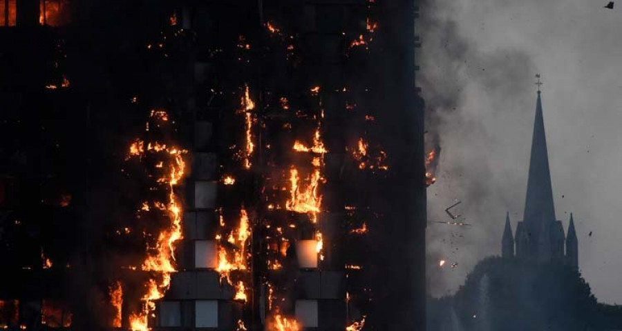 Al menos doce muertos al arder un edificio en Londres