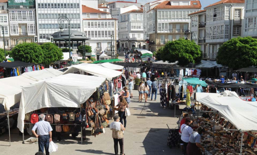 La feria de Betanzos se hace  a la “nueva normalidad”  con más espacio y recorridos