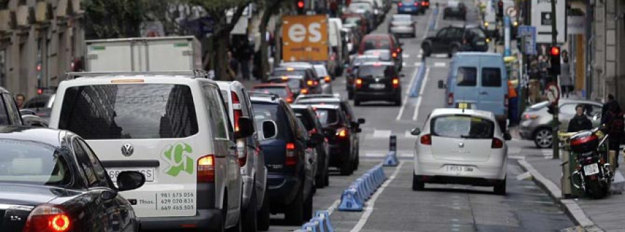 La oposición acusa al gobierno municipal de retirar el carril bus para “beneficiar” a Vendex