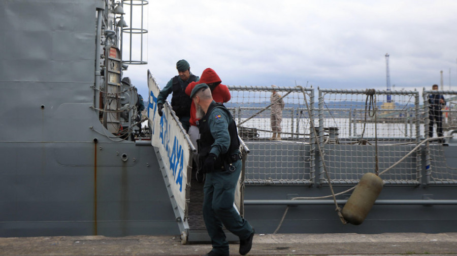 La Guardia Civil asalta el “Azura” en un ejercicio de seguridad marítima