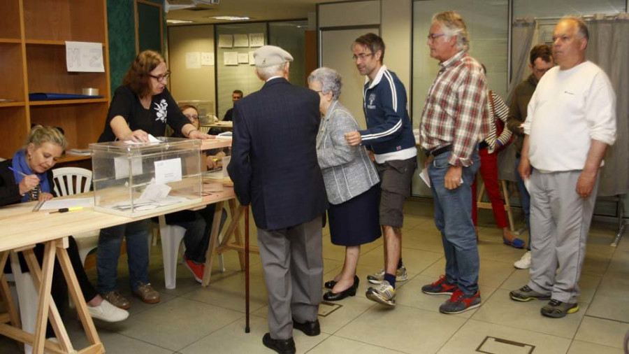 Los coruñeses podrán votar hoy en 294 mesas distribuidas entre 95 colegios electorales