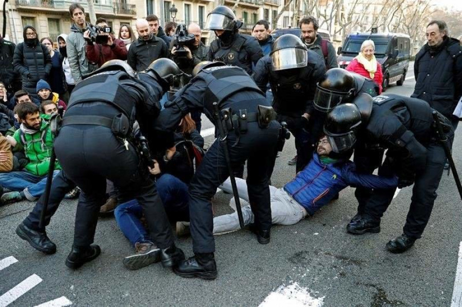 El Supremo ordena tomar medidas para que los policías desplazados a Cataluña puedan votar